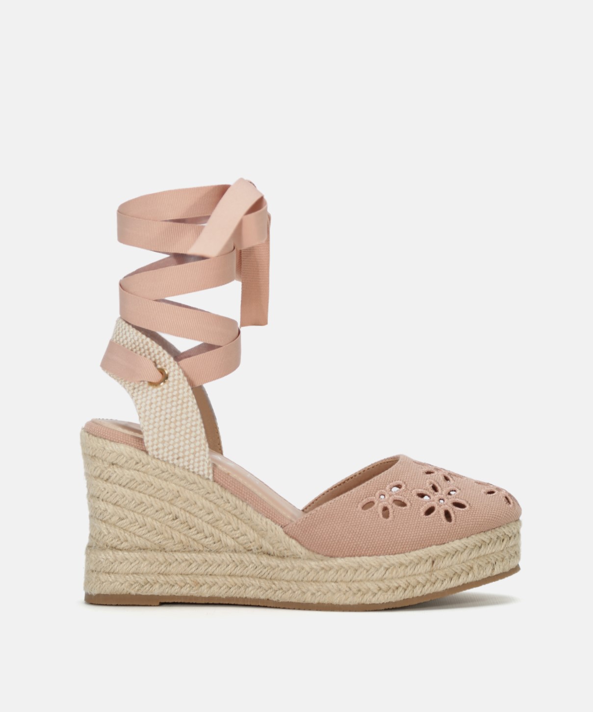 Cu&ntilde;a bordado flores image number null